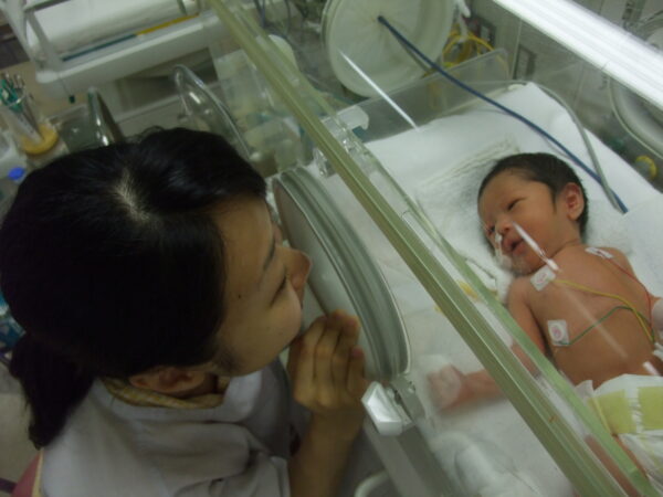NICUに入院する新生児